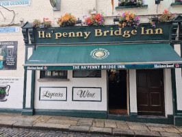 Ha'penny Bridge Inn outside