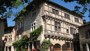 Hostellerie du Vieux Pérouges outside