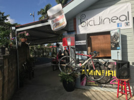 Bici Lineal Coffee Shop Co outside