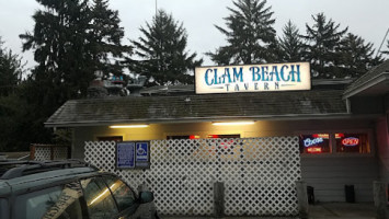 Clam Beach Tavern outside