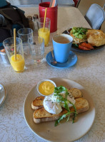 Boomers on the Beach food