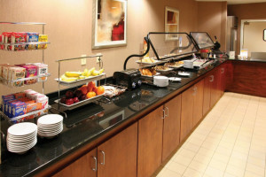 Courtyard By Marriott Charlotte Matthews food