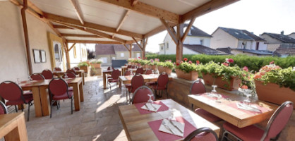 Le Gaulois Rôtisserie En Terrasse Menus Et Plats à Emporter food