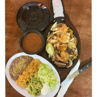 El Chilero Grill food