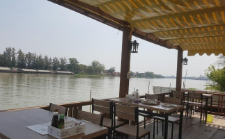Khun Anan Riverfront-halal food