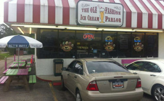 OLE Fashion Ice Cream Parlor inside