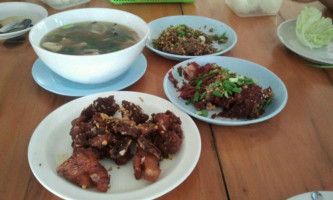 ร้านลาบบ้านไร่ Comida