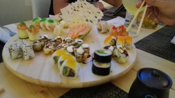 Hamueu Sushi inside