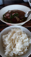 ทองใบก๋วยเตี๋ยวเรือผักหวาน ต้มเลือดหมู เกาเหลาปลา food