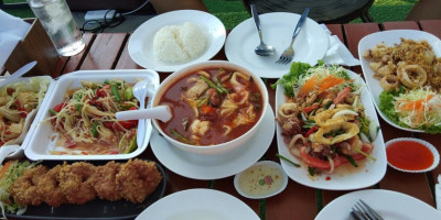 Aitalay-seaview Bangsaray food