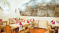 Trattoria Moderna inside