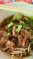 ลุงจอด ก๋วยเตี๋ยวหมูตุ๋น food