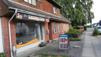 Klokkerholm Pizzaria outside