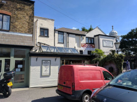 The Jolly Drayman Pub outside