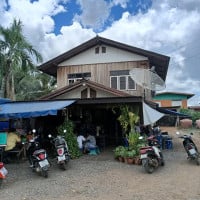 ร้านก๋วยเตี๋ยวต้มยำน้าเรณู บ้านโคก food