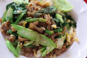 Song Pee Nong Kitchen food