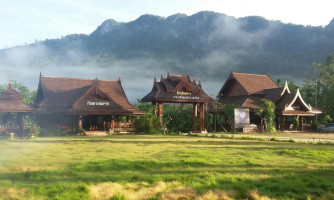 เรือนมนตร์ราชนคร outside