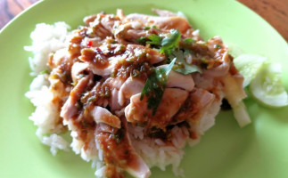 ข้าวมันไก่ดอนตูม food