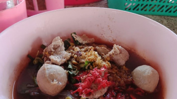 ร้านก๋วยเตี๋ยวยายหมู food