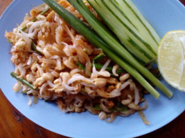 ผัดไทย ห่อไข่ สตูล (fried Thai Noodle) food