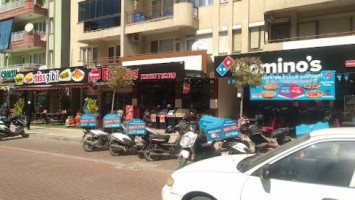 Domino's Pizza outside