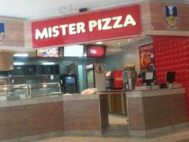 Mister Pizza inside