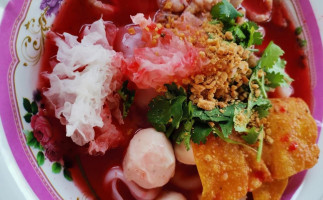 ร้านก๋วยเตี๋ยว​น้องกีต้าร​์ food