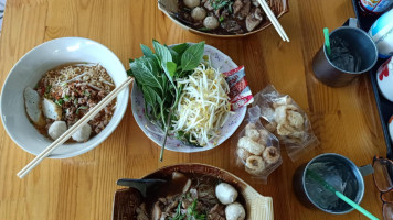 ก๋วยเตี๋ยวเรือนายโอ๊ต food