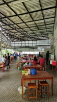 ร้านก๋วยเตี๋ยวเจ้เล็กหมูเลียงต้นมะขาม อำเภอมะขาม food