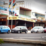 The Tavern Extérieur