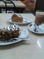 Santo Cafe Confeitaria food
