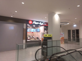 Pizza Hut Albufeira Shopping inside