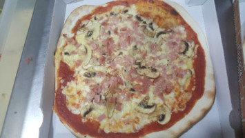 Pizzeria Motopizza food