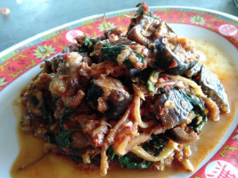 เจ๊ยุพิน อาหารป่า อาหารตามสั่ง Dentro