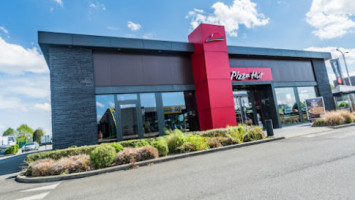 Pizza Hut outside