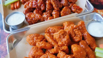 Buffalo Wild Wings Fenton Gravis Bluffs Circle food