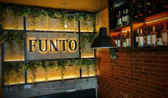 Italian Funto Wine Pizzeria food