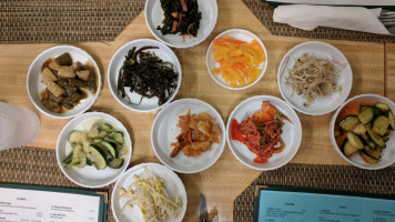 Mingees Korean Kitchen food
