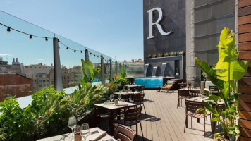 Goja Rooftop Experience Renaissance Barcelona food
