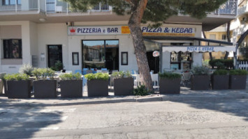 Pizza Kebab outside