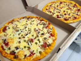 Poch Pizza food