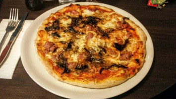 Piccola Pizzeria food