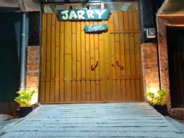 Jarry Burger Al Carbon outside