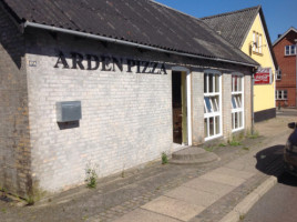 Arden Pizza outside