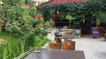Yeşil Erciş Balık Restoranı inside