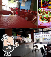 Taqueria Tumba Pato food