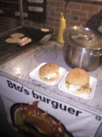 Bto's Burgers food