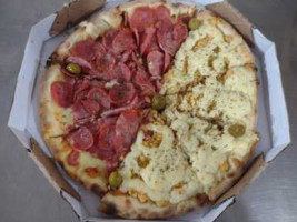 Pizza Encasa food