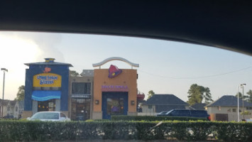 Long John Silver's Taco Bell outside