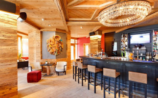 Bär's Café Bistro Lounge inside